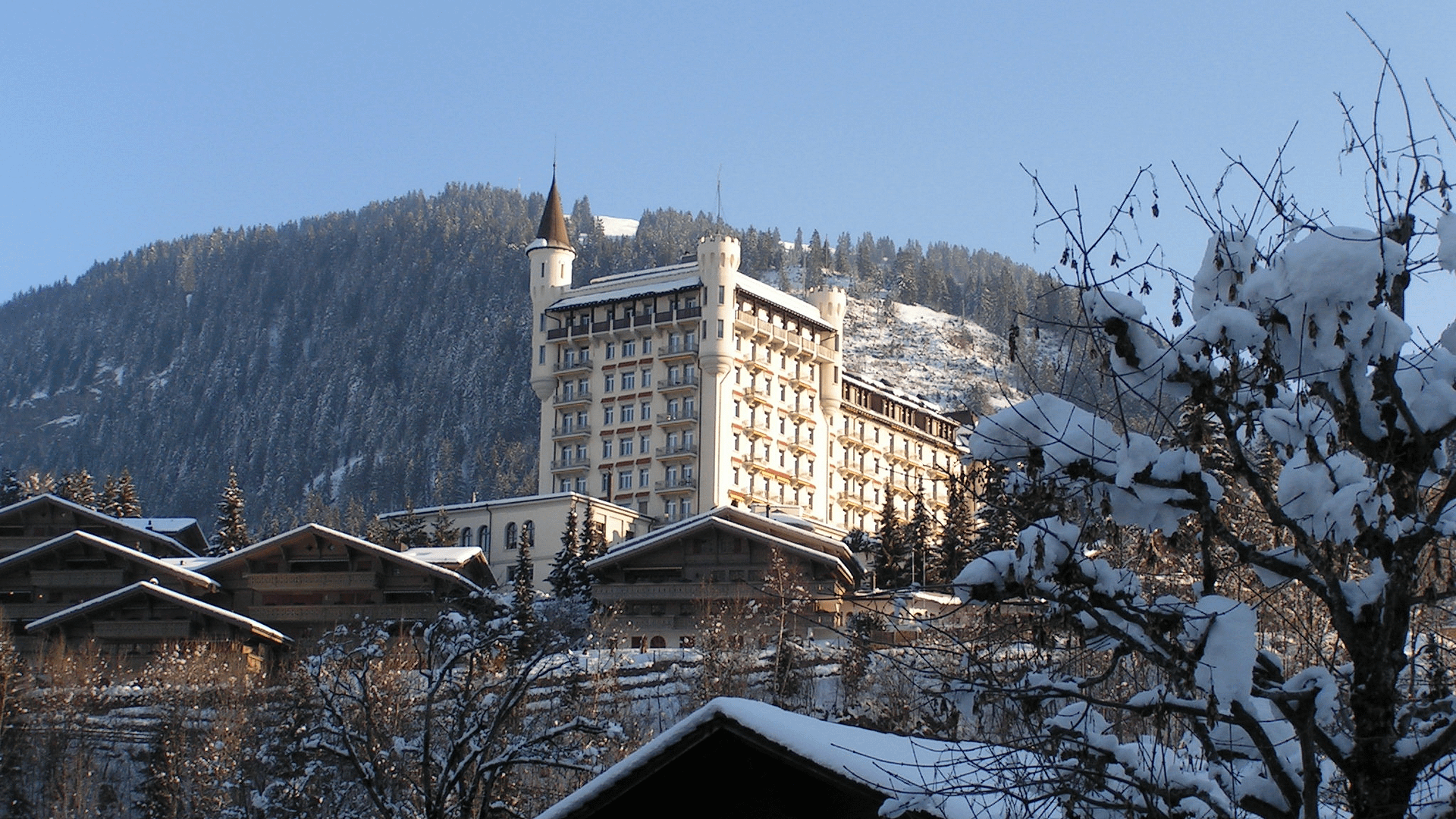 Hôtel en haut d'une coline